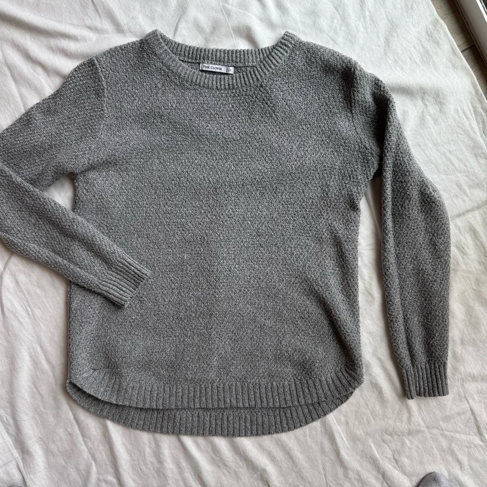 Gray Crew Neck Sweater | pink clover | medium